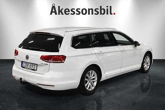 Volkswagen Passat 4 of 10