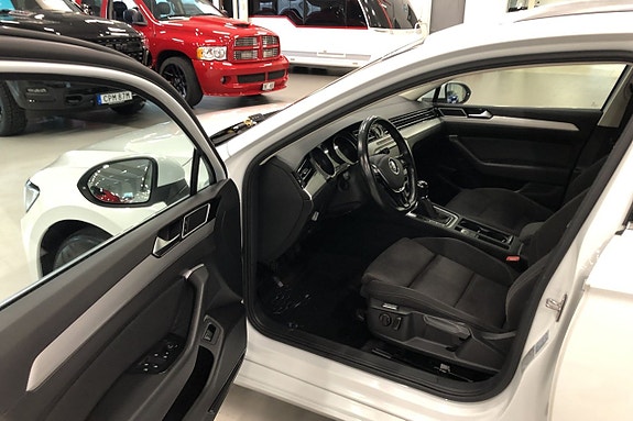 Volkswagen Passat 7 of 10