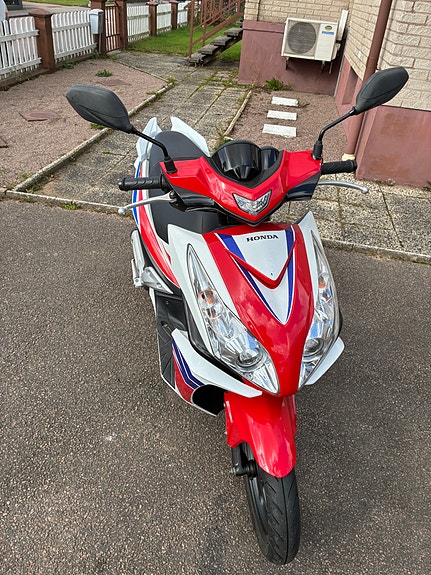 Honda NSC 50 3 of 5