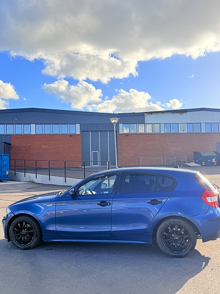 BMW 116i 3 of 7