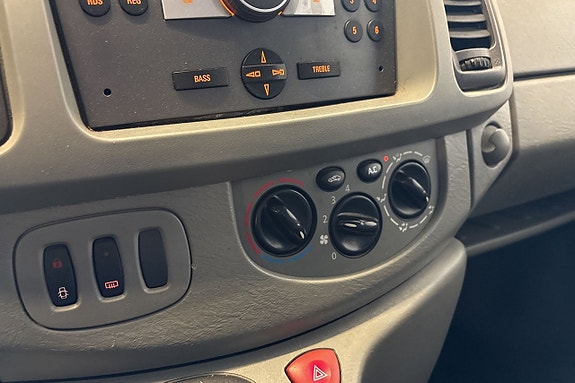 Opel Vivaro 11 of 11