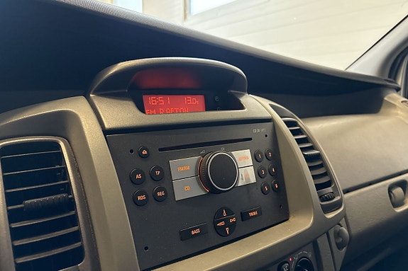 Opel Vivaro 10 of 11