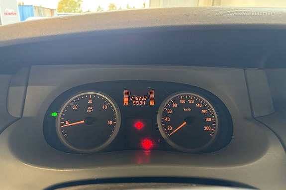 Opel Vivaro 9 of 11