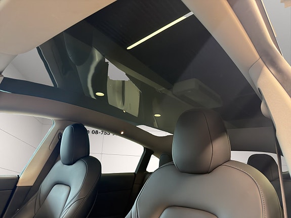 Tesla Model Y 14 of 24