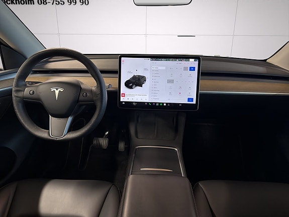 Tesla Model Y 16 of 24
