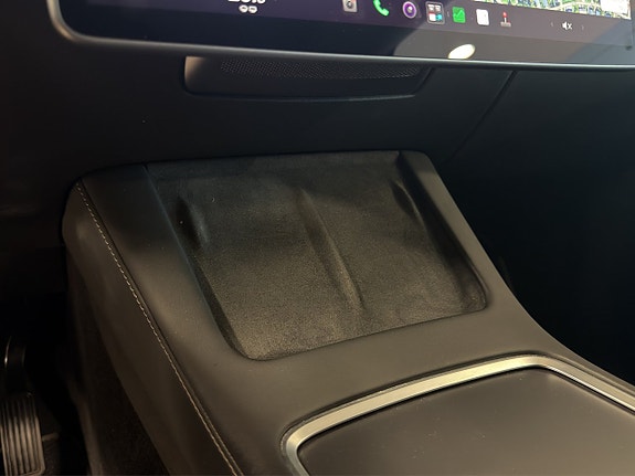 Tesla Model Y 24 of 24