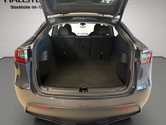 Tesla Model Y 23 of 24