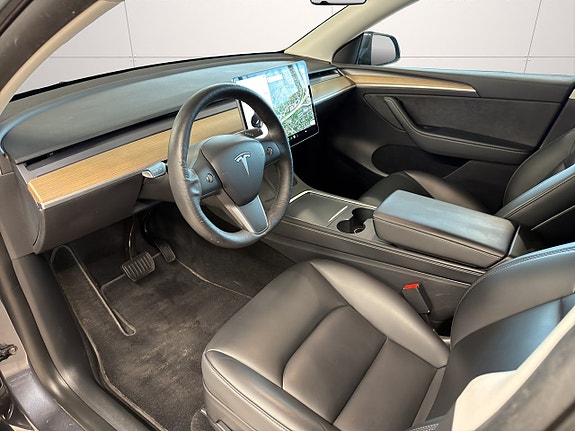 Tesla Model Y 8 of 24