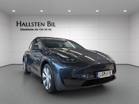 Tesla Model Y 7 of 24