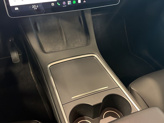 Tesla Model Y 20 of 24