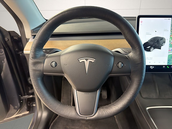 Tesla Model Y 10 of 24