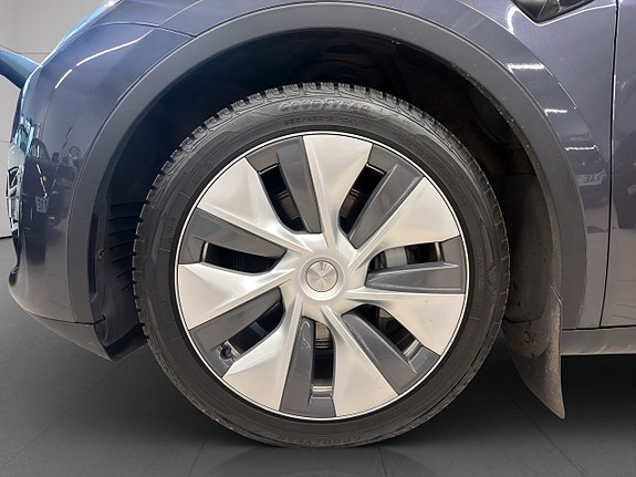 Tesla Model Y 12 of 24