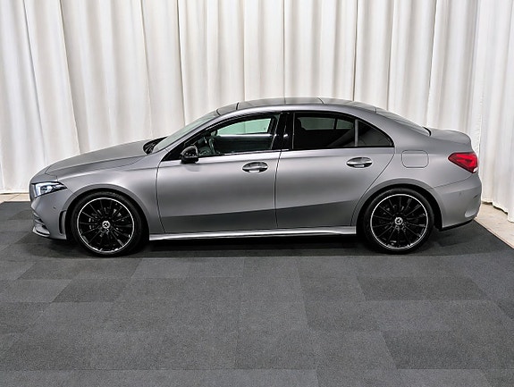 Mercedes-Benz A180 2 of 15