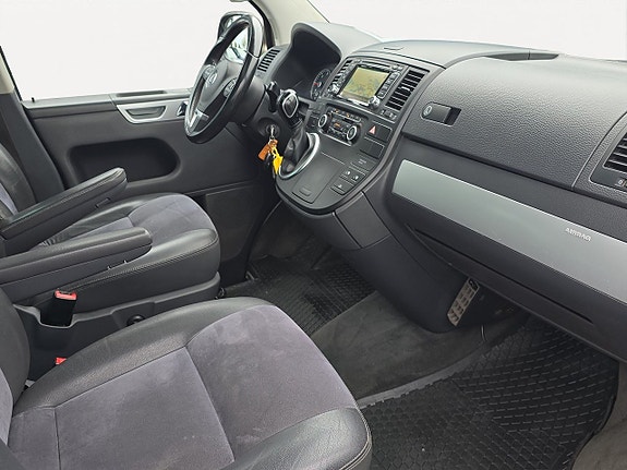 Volkswagen Multivan 10 of 19