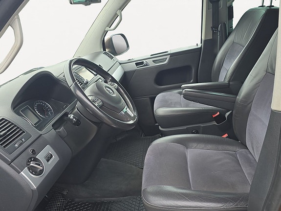 Volkswagen Multivan 14 of 19