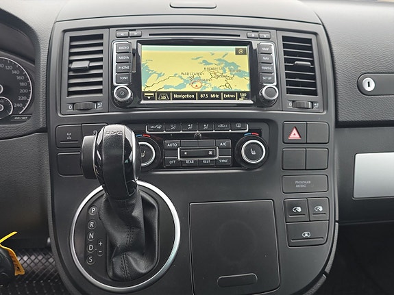 Volkswagen Multivan 16 of 19