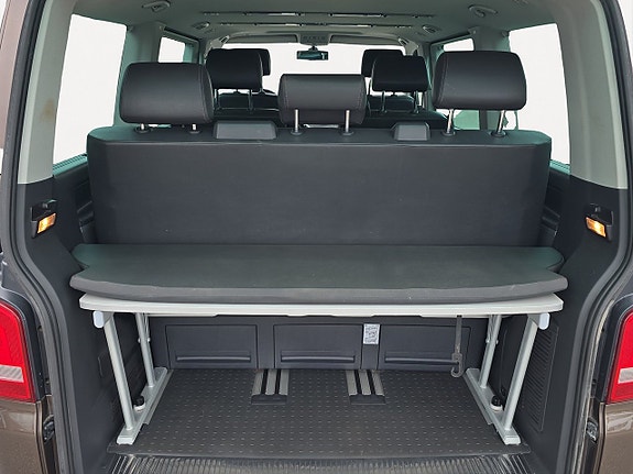 Volkswagen Multivan 13 of 19