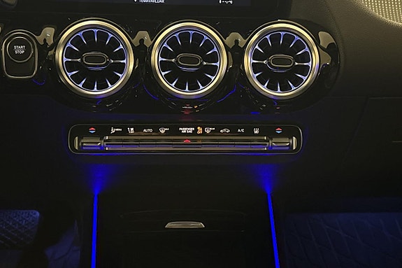 Mercedes-Benz EQA250+ 17 of 27