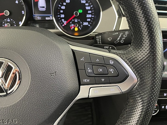 Volkswagen Passat Alltrack 12 of 15