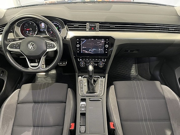 Volkswagen Passat Alltrack 10 of 15