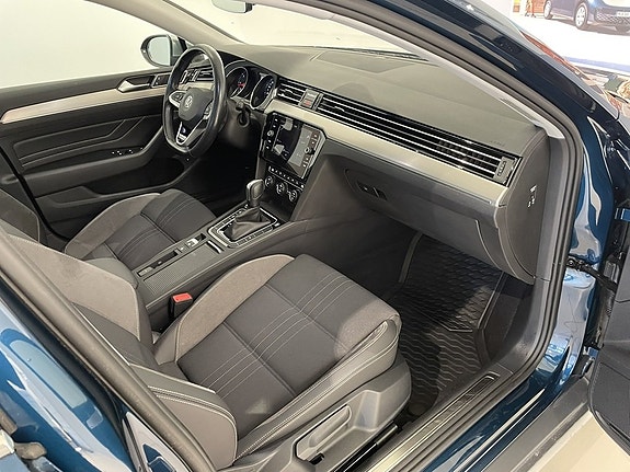 Volkswagen Passat Alltrack 3 of 15