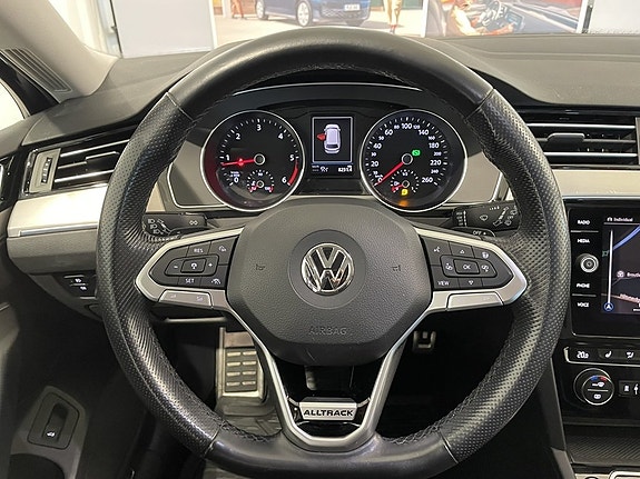Volkswagen Passat Alltrack 13 of 15