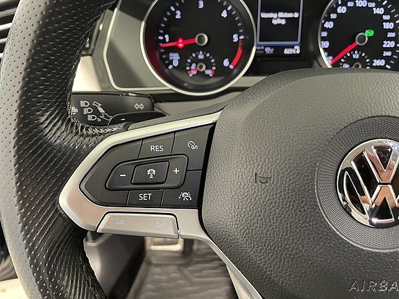 Volkswagen Passat Alltrack 11 of 15