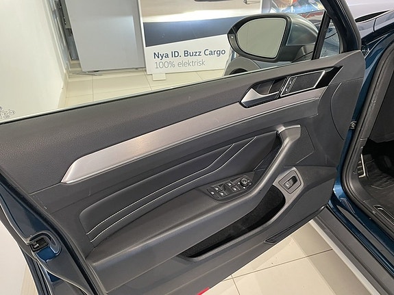 Volkswagen Passat Alltrack 7 of 15