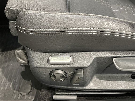 Volkswagen Passat Alltrack 9 of 15