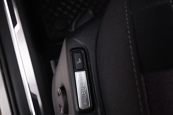 Volkswagen Tiguan 16 of 29