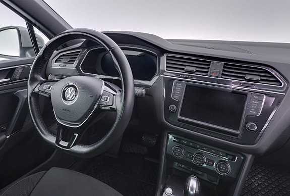 Volkswagen Tiguan 8 of 29