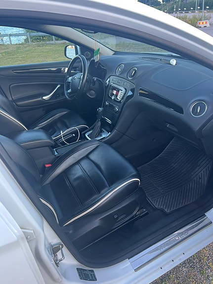 Ford Mondeo 6 of 12