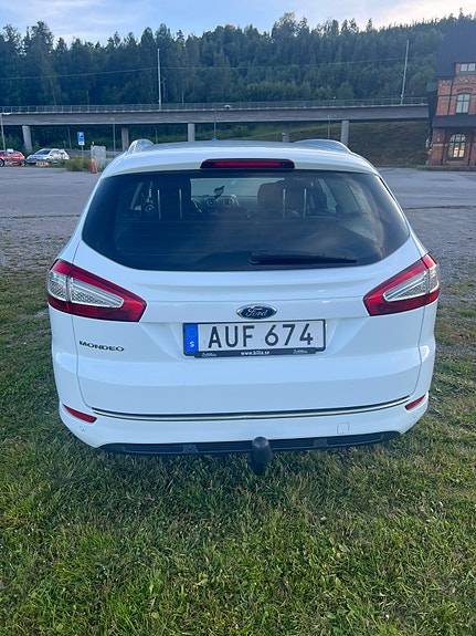 Ford Mondeo 2 of 12