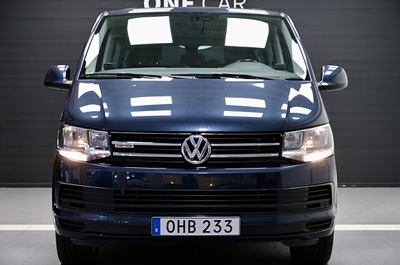 Volkswagen Caravelle 2 of 18
