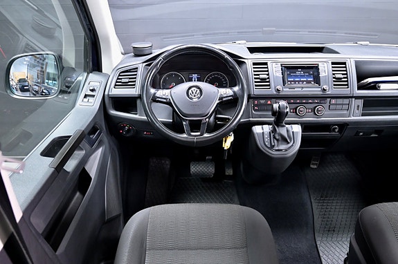 Volkswagen Caravelle 13 of 18