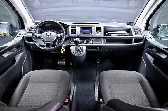 Volkswagen Caravelle 12 of 18