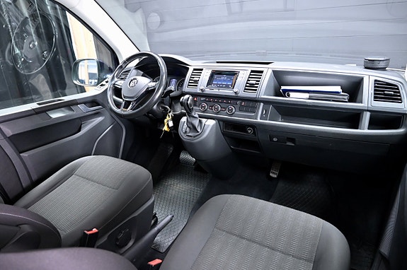 Volkswagen Caravelle 11 of 18