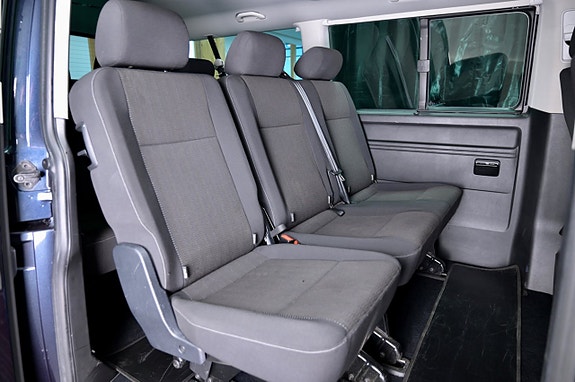Volkswagen Caravelle 9 of 18