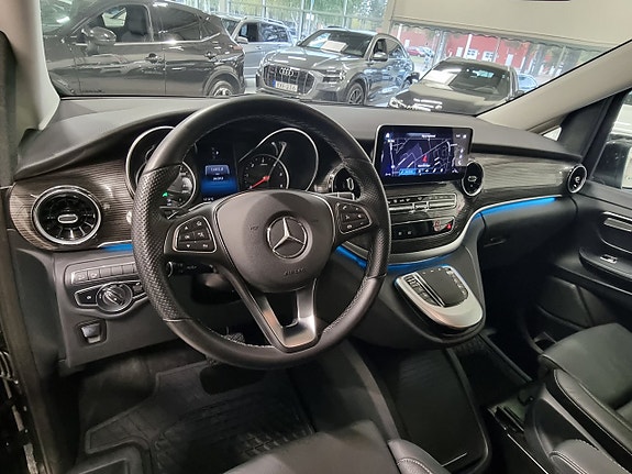 Mercedes-Benz V300 12 of 15