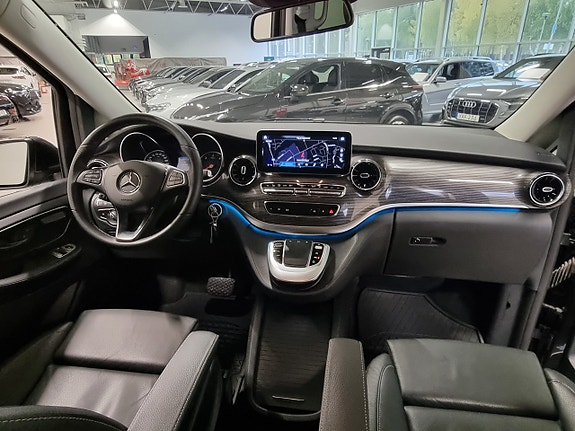 Mercedes-Benz V300 11 of 15