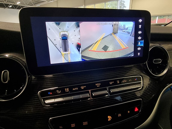 Mercedes-Benz V300 15 of 15