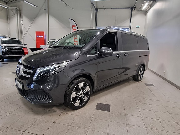Mercedes-Benz V300 5 of 15