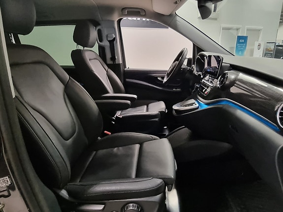Mercedes-Benz V300 8 of 15
