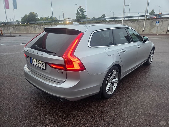 Volvo V90 10 of 27