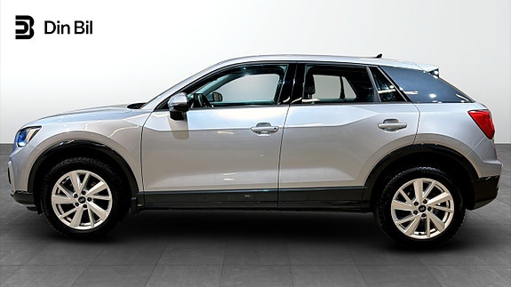 Audi Q2 2 of 19