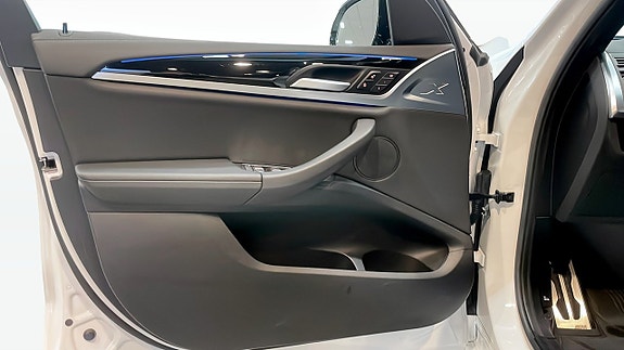 BMW iX3 11 of 13