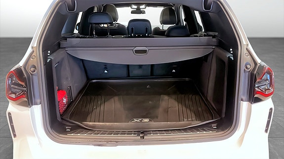 BMW iX3 10 of 13