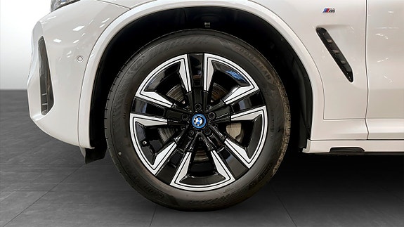BMW iX3 9 of 13