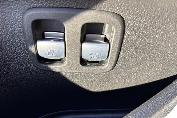 Mercedes-Benz C300 16 of 23