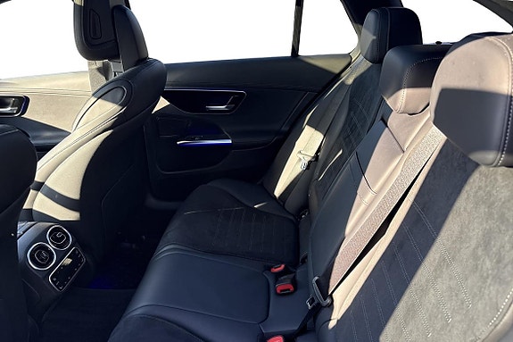 Mercedes-Benz C300 14 of 23